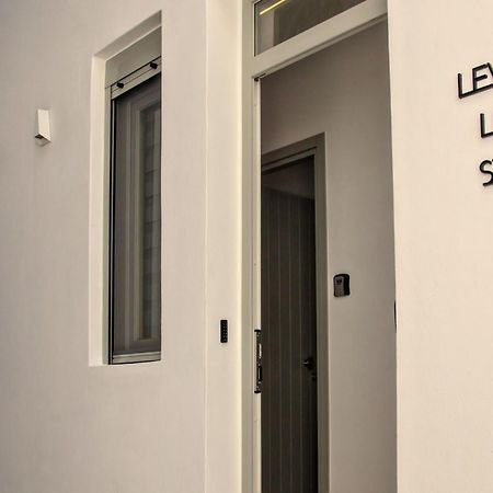 Levantes Luxury Suites II Тинос Екстериор снимка